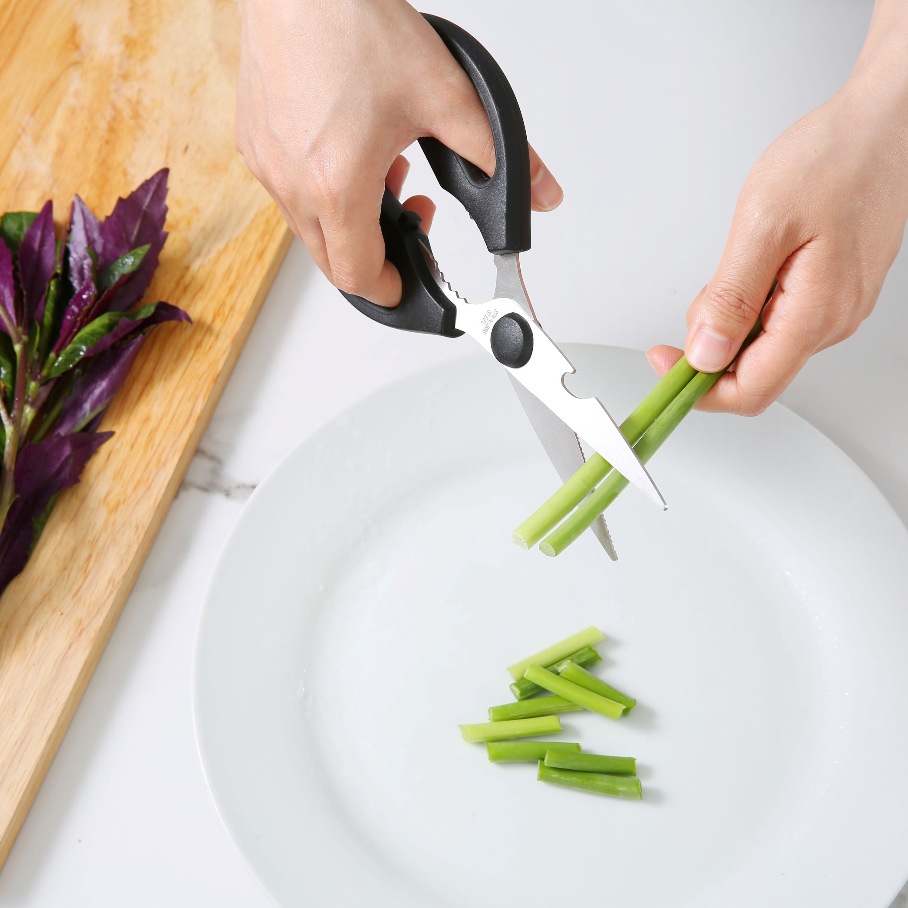 Time-Saving Stainless Steel Multi-Purpose 8.6in Kitchen Shears - Multi-Functional Manual Food Chopper & Slicer Detail